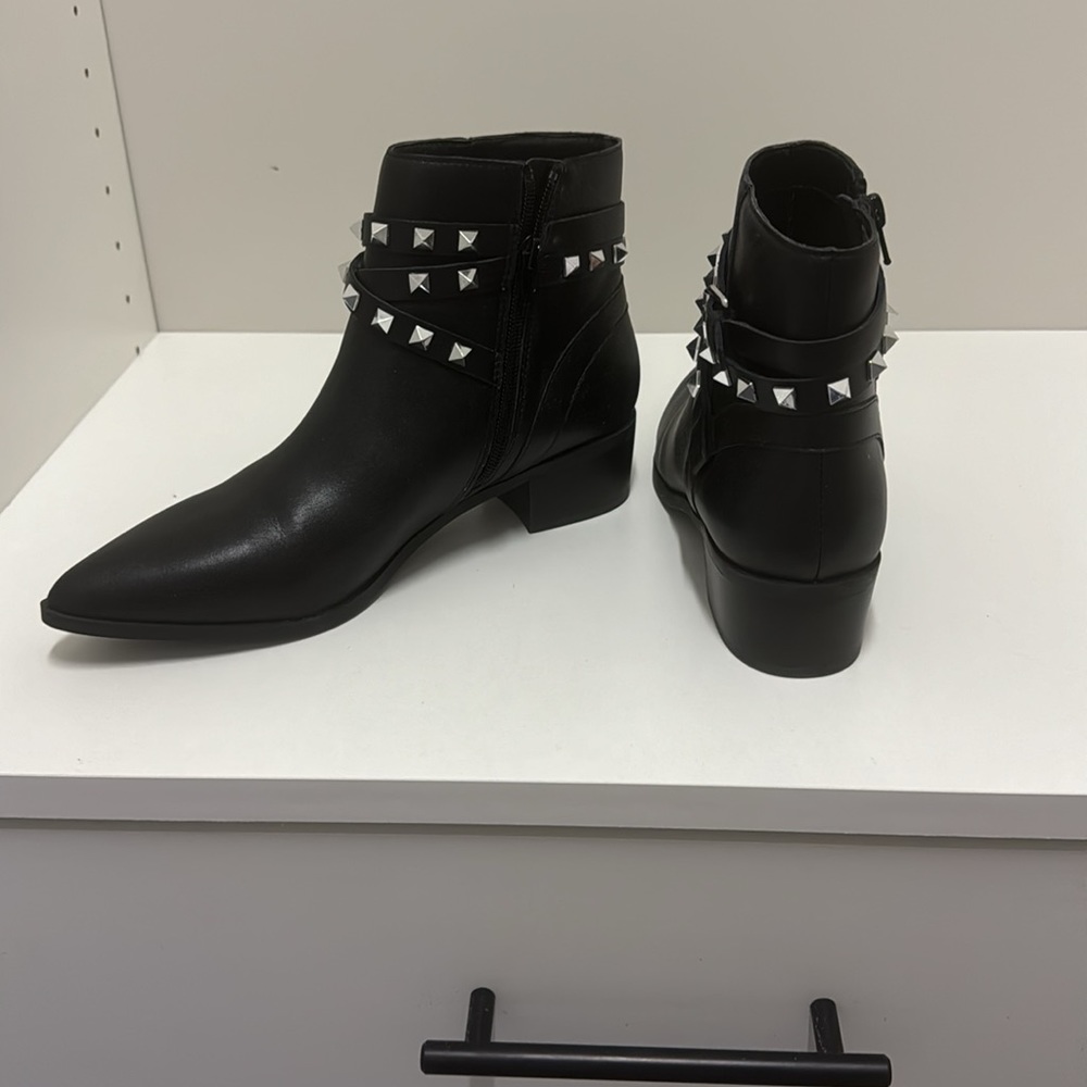 Never Been Worn - image 2